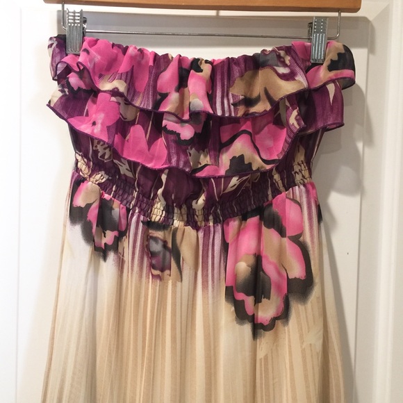 Gorgeous Floral Ruffle Maxi Dress Small by Theme - Picture 2 of 6